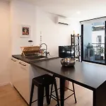 Charming 1-Br Apt Wpool & Gym -15 Mins From City!