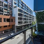 Charming 1-Br Apt Wpool & Gym -15 Mins From City!