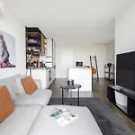 \'The Inner Circle\' Serene Balcony Abode On Cambridge
