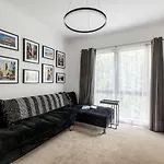 \'Flinders Lane Flair\' Compact City-Centre Comforts