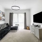 \'Flinders Lane Flair\' Compact City-Centre Comforts