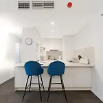 Large 2-Bedroom On Flinders