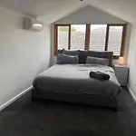 Luxury 5 Bedrooms, Pool, Quiet