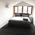 Luxury 5 Bedrooms, Pool, Quiet