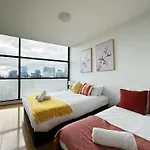 Spacious Family-Sized 2Br Apt Near Crown Casino + Carpark On Site