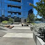 Urban Retreat Modern Elegance In Docklands