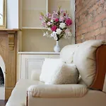 2 Bedrooms House In Carlton Central