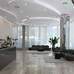 \'Panoramic Elegance\' Stylish Off Chapel St With Pool