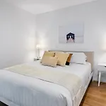 Central 2-Bed Apartment With Parking, Pool And Gym