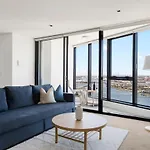 A 2Br Apt With Amazing Harbor Views Free Parking