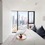 A Cozy 2Br Apt Near Melbourne Central City Views