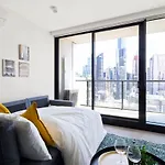 A Cozy 2Br Apt Near Melbourne Central City Views