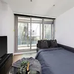 A Spacious & Lux Apt For 5 Next To Southern Cross