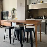 Explore Melbourne From This Chic 1Br In Windsor