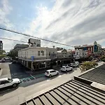 Explore Melbourne From This Chic 1Br In Windsor