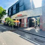 Modern Apartment In Flawless Fitzroy+Carpark