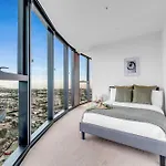 Luxe Panoramic 3 Bedroom Penthouse With Onsite Parking