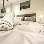 2B1B Cozy Near Train Station + Free Parking!