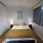 Superb 2 Bedroom Apartment In Melbourne Cbd