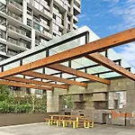 Superb 2 Bedroom Apartment In Melbourne Cbd