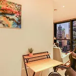 City View Retreat With Pool, Sauna & Gym In Cbd