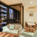 City View Retreat With Pool, Sauna & Gym In Cbd