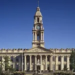 Brilliant Townhouse In Sensational Sth Melb Law
