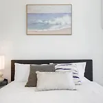 Contemporary Urban Living In West Melbourne