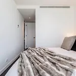 Queens Place Classy Lvl 69 Apt W Skyline Views