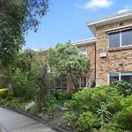 Complete Host Cromwell Rd Apartments