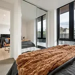 Trendy New York-Style Condo In Vibrant St Kilda