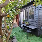 Fitzroy-Private Rooms Guest House 4Beds 2Baths