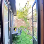 Fitzroy-Private Rooms Guest House 4Beds 2Baths