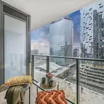 A Comfy & Stylish 2Br Apt Near Southern Cross