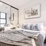 Industrialstyle Pad In Cool Grungy Neighborhood