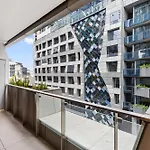 Stylish & Modern Apt In West Side Place W Balcony