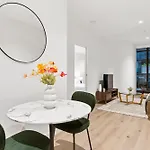 Stylish & Modern Apt In West Side Place W Balcony