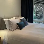 St Kilda Apt Close To Beach