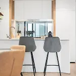 Bright And Stylish 1Br Apt W Balcony, Wi-Fi And Desk