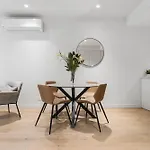 Bright And Stylish 1Br Apt W Balcony, Wi-Fi And Desk