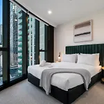 Stunning Apt 100M Fr Parkland W Views, Pool And Desk
