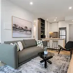 Stunning Apt 100M Fr Parkland W Views, Pool And Desk