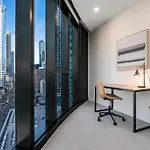 Stunning Apt 100M Fr Parkland W Views, Pool And Desk