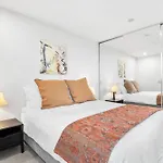 Artistic Urban Getaway Just Off Smith Street!