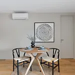 Lovely 1-Bed With Balcony In St Kilda\'S Heart