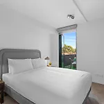 Lovely 1-Bed With Balcony In St Kilda\'S Heart