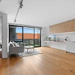 Lovely 1-Bed With Balcony In St Kilda\'S Heart