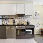 Quiet Tatami-Style Apartment On Collins St Near Southern Cross Station