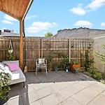 Bright Bedroom In Beautiful House In Preston Close To The Action!