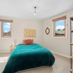 Bright Bedroom In Beautiful House In Preston Close To The Action!